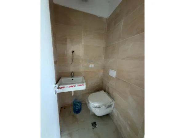Tirane, shitet ambjent biznesi Kati 0, 76 m² 388.000 € 
