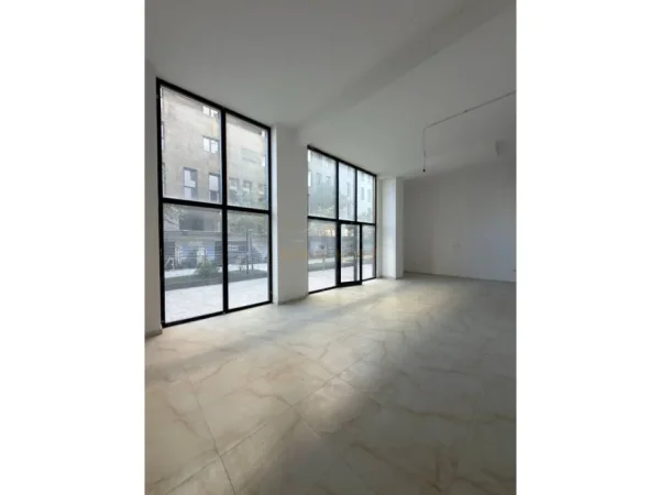Tirane, shitet ambjent biznesi Kati 0, 76 m² 388.000 € 