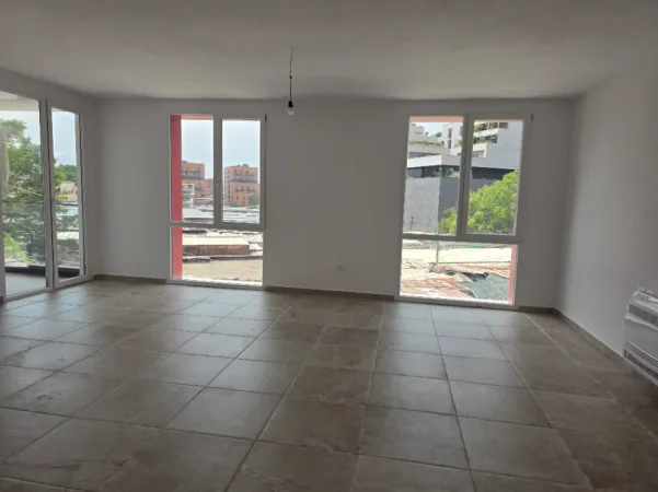 Tirane,Qera Ambjent/Apart kat 2,pallat ri 8-kat,sip80m², qera 65'000Leke/muaj,rr Omer Nishani e Ferit Xhajko,Faramci 10 kryqëzimi QSUT-së-Unaze Tirane