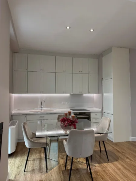 Tirane, jepet me qera apartament 2+1+2 +Ballkon ,150.000 LEKE (PARK GATE,RRUGA E ELBASANIT)