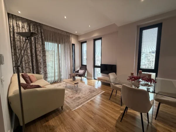 Tirane, jepet me qera apartament 2+1+2 +Ballkon ,150.000 LEKE (PARK GATE,RRUGA E ELBASANIT)