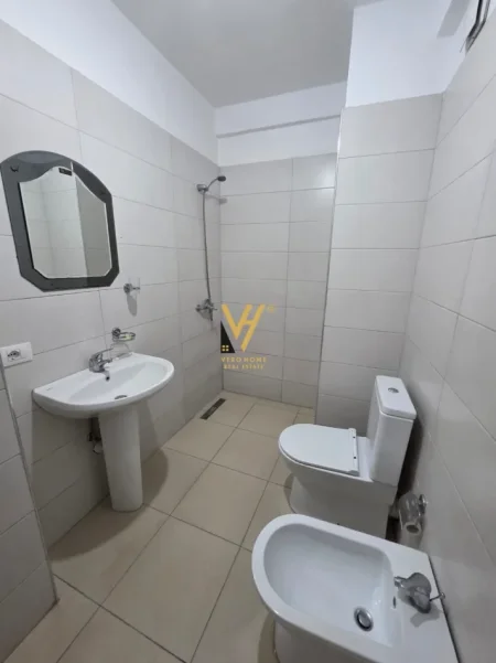 Tirane, jepet me qera apartament 2+1+Ballkon Kati 4, 95 m² 470 € (ASTIR)