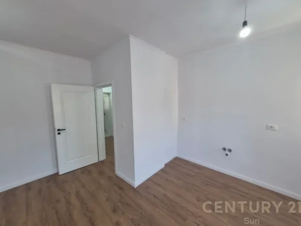 Tirane, shitet apartament 1+1 Kati 3, 61 m² 160.000 €
