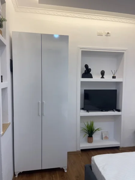 Tirane, jepet me qera Garsonier, Mobiluar, Kati 1, 40 m² , Cmimi 40.000 Lekë të Reja, Pranë Selvisë, Rruga Dibrës,Tiranë.