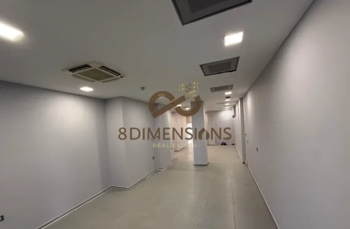 Shitet Ambjent Biznesi ne Qendren Condor tek Rruga e Kavajes (D815A-41)