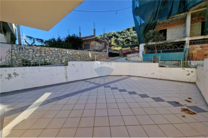 Vlore - Lungomare, shitet apartament 2+1 Kati 0, 150 m² 199.000 € (Rruga Azem Sulo, Uji i Ftohte, Vlore)