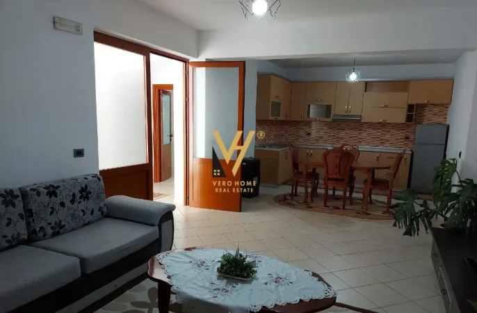 Tirane, jepet me qera apartament 2+1+Ballkon Kati 1, 100 m² 520 € (STACIONI I TRENIT)