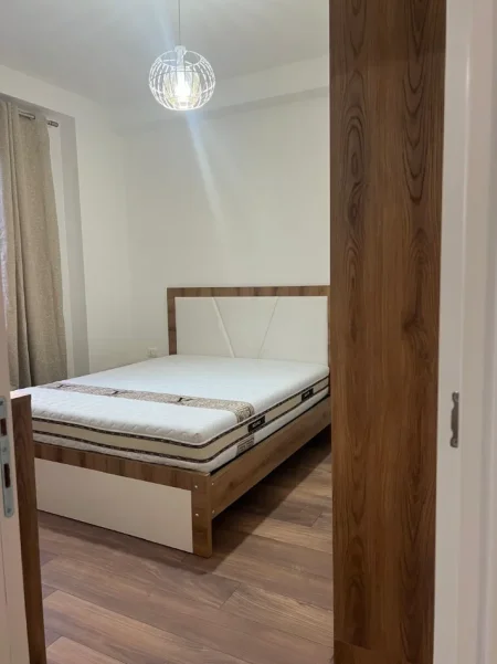 Tirane, jepet me qera apartament 1+1 Kati 3, 