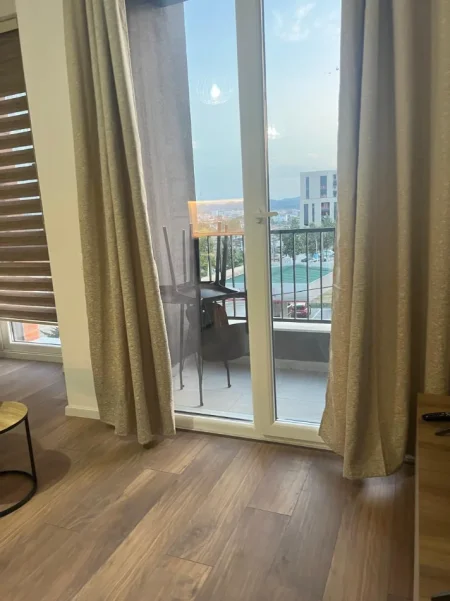 Tirane, jepet me qera apartament 1+1 Kati 3, 