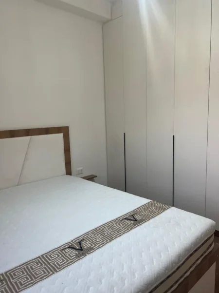 Tirane, jepet me qera apartament 1+1 Kati 3, 