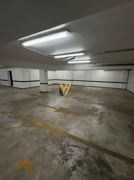 Tirane, jepet me qera ambjent biznesi Kati 0, 308 m² 3.000 € (MINE PEZA)