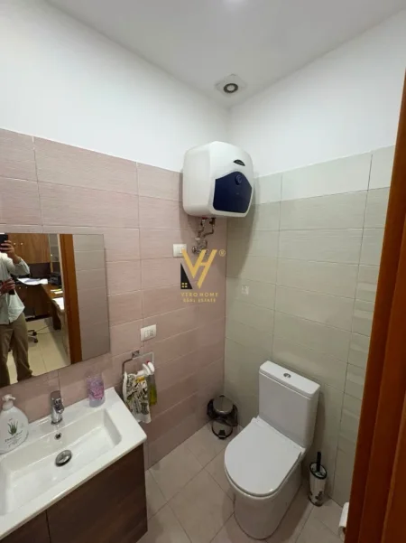 Tirane, jepet me qera ambjent biznesi Kati 0, 308 m² 3.000 € (MINE PEZA)