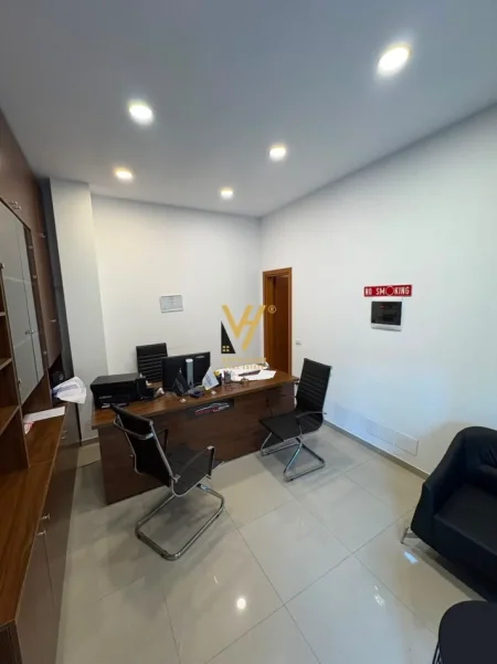 Tirane, jepet me qera ambjent biznesi Kati 0, 308 m² 3.000 € (MINE PEZA)