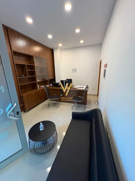 Tirane, jepet me qera ambjent biznesi Kati 0, 308 m² 3.000 € (MINE PEZA)