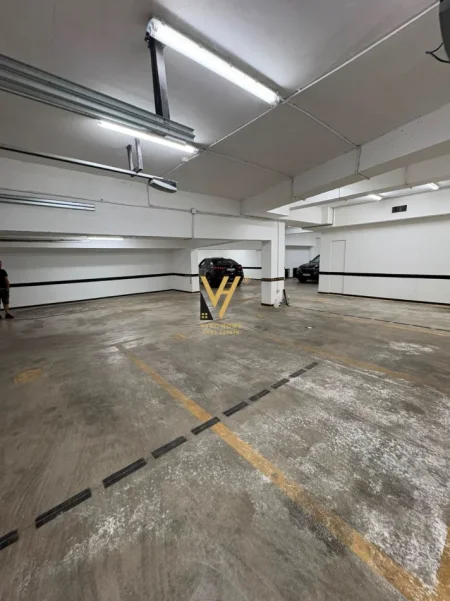 Tirane, jepet me qera ambjent biznesi Kati 0, 308 m² 3.000 € (MINE PEZA)