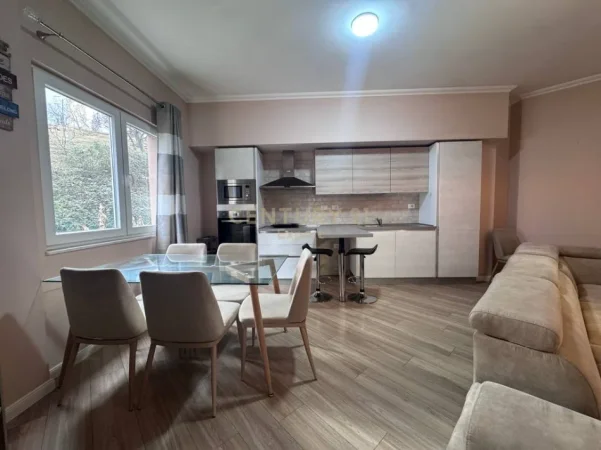 Tirane, shitet apartament 2+1+Aneks+Ballkon Kati 2, 240.000 €