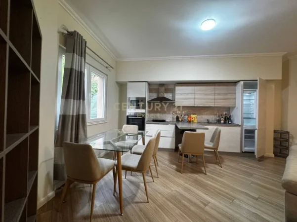 Tirane, shitet apartament 2+1+Aneks+Ballkon Kati 2, 240.000 €