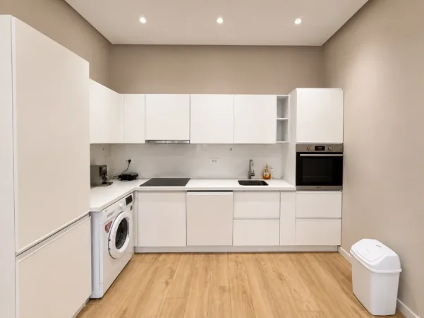 Tirane, jepet me qera apartament 2+1 Kati 5, 80 m² 850 €
