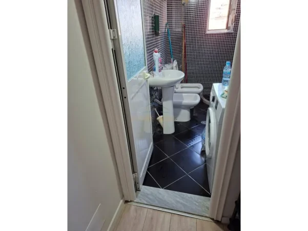 Tirane, jepet me qera apartament 2+1 Kati 5, 76 m² 650 € (Ura e Tabakeve)
