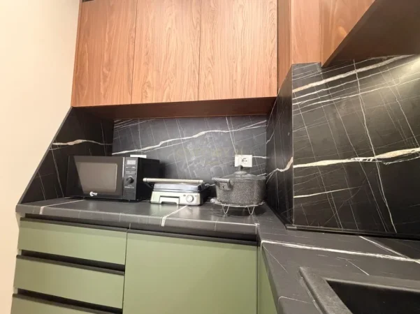 Tirane, jepet me qera apartament 2+1+Aneks Kati 2, 90 m² 900 €