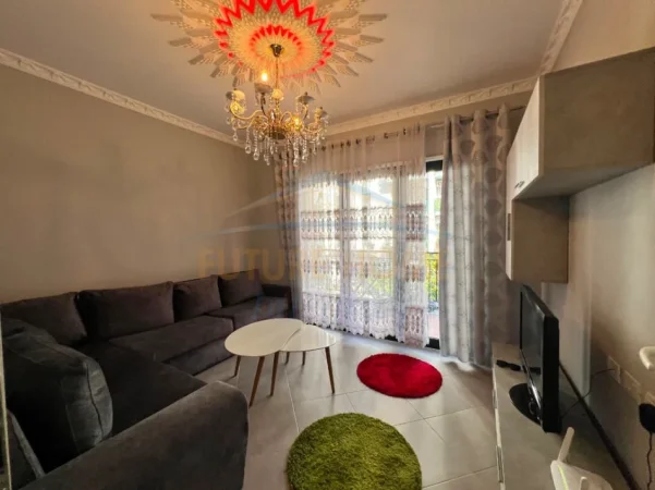 Tirane, jepet me qera apartament 1+1+Post Parkimi Kati 1, 65 m² (Unazës së Re) 60.000 Lekë/muaj