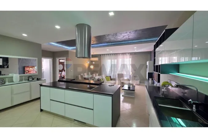 Vlore, shitet apartament 2+1 Kati 7, 129 m² 209.000 € (Rruga Hasan Kushta, Albano Romina, Vlorë)
