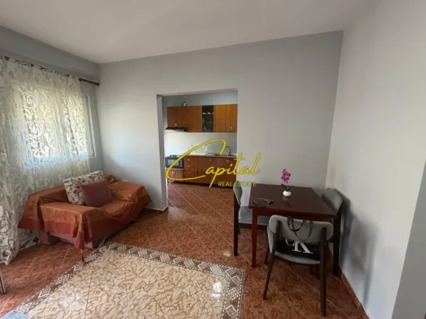 Tirane, jepet me qera apartament 1+1 Kati 3, 76 m² 450 € (KOMUNA E PARISIT)