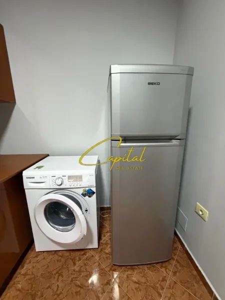 Tirane, jepet me qera apartament 1+1 Kati 3, 76 m² 450 € (KOMUNA E PARISIT)