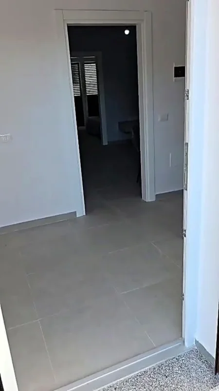 Tirane, jepet me qera apartament 1+1 Kati 1, 55 m² 400 € (Allias)
