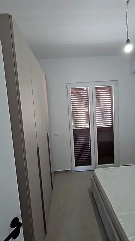 Tirane, jepet me qera apartament 1+1 Kati 1, 55 m² 400 € (Allias)