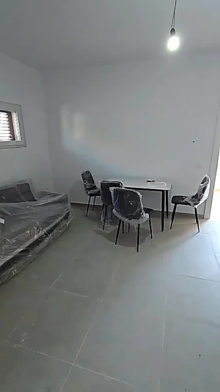 Tirane, jepet me qera apartament 1+1 Kati 1, 55 m² 400 € (Allias)