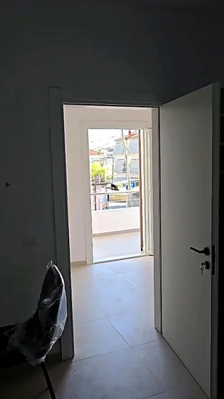 Tirane, jepet me qera apartament 1+1 Kati 1, 55 m² 400 € (Allias)