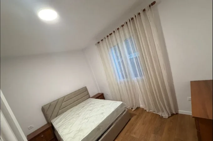 Tirane, jepet me qera apartament 2+1 Kati 1, 90 m² 400 € (Shkozë)