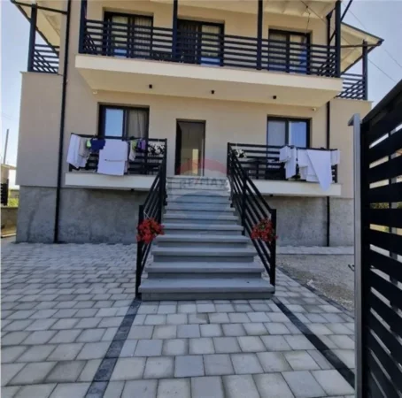 Vlore, shitet Vile ne plazh Vile 3 Katshe , 375 m² 470.000 € (Rruga Andrea Varfi, Plazh I Vjeter, Vlore)