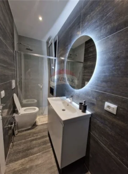 Vlore, shitet Vile ne plazh Vile 3 Katshe , 375 m² 470.000 € (Rruga Andrea Varfi, Plazh I Vjeter, Vlore)