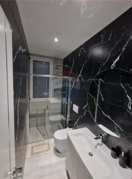 Vlore, shitet Vile ne plazh Vile 3 Katshe , 375 m² 470.000 € (Rruga Andrea Varfi, Plazh I Vjeter, Vlore)