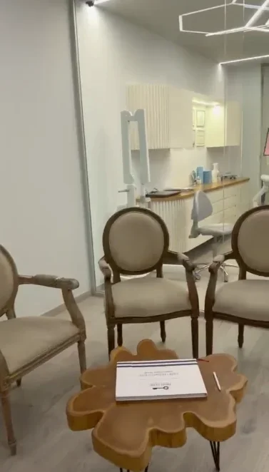 Tirane, Jepet me qera Ambient Biznesi,  140 m² 2.000 € (Blloku)