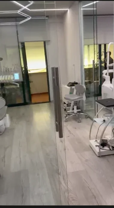 Tirane, Jepet me qera Ambient Biznesi,  140 m² 2.000 € (Blloku)