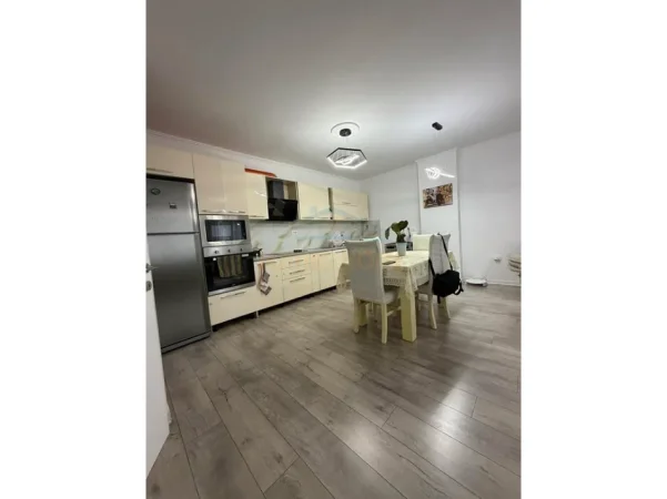 Tirane, shes apartament 2+1+Ballkon , 97 m² 152.000 € 