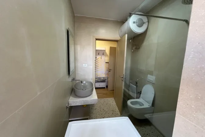Tirane, jepet me qera garsonier 1+1 Kati 6, 32 m² 380 € (Ali Demi)