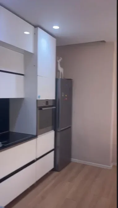 Tirane, jepet me qera apartament 2+1+Aneks+Ballkon Kati 4, 600 € (Don Bosko)