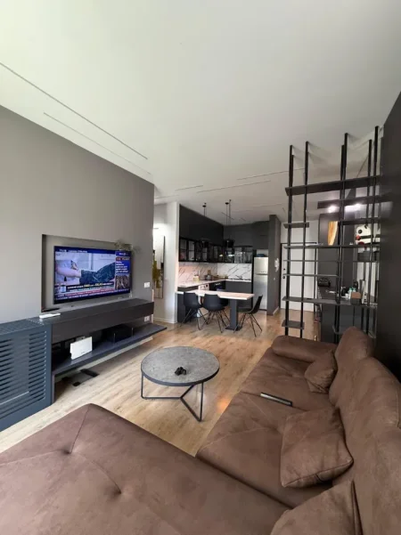 Tirane, shitet apartament 2+1 Kati 1, 105 m² 380.000 € (Rruga e Kosovareve)