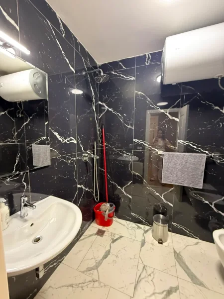 Tirane, shitet apartament 2+1 Kati 1, 105 m² 380.000 € (Rruga e Kosovareve)