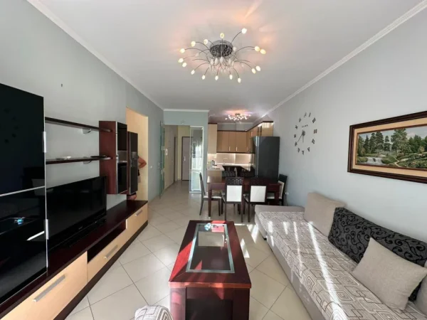 Tirane, jepet me qera apartament 2+1 Kati 3, 106 m² 800 € (Kopshti Botanik)