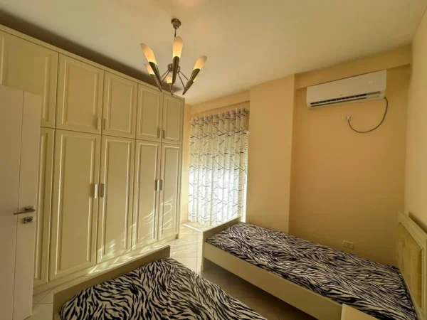 Tirane, jepet me qera apartament 2+1 Kati 3, 106 m² 800 € (Kopshti Botanik)