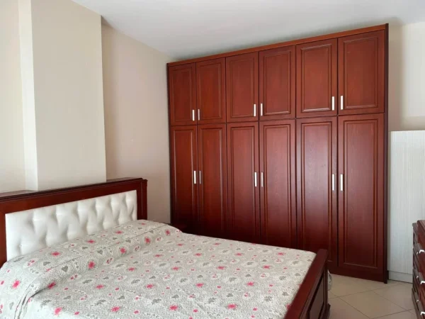 Tirane, jepet me qera apartament 2+1 Kati 3, 106 m² 800 € (Kopshti Botanik)