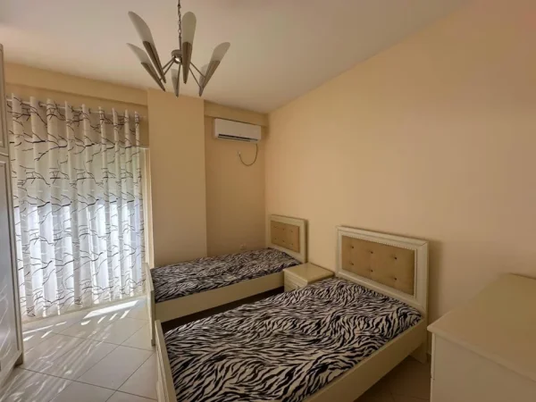 Tirane, jepet me qera apartament 2+1 Kati 3, 106 m² 800 € (Kopshti Botanik)