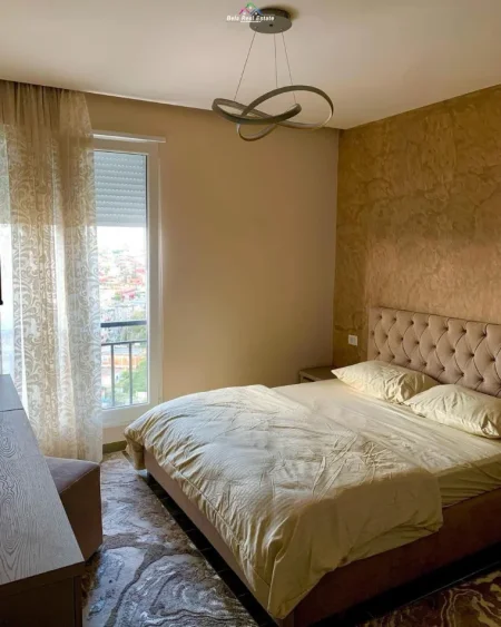 Tirane, jepet me qera apartament 3+1 Kati 9, 120 m² 1.000 € (rruga e dibres )