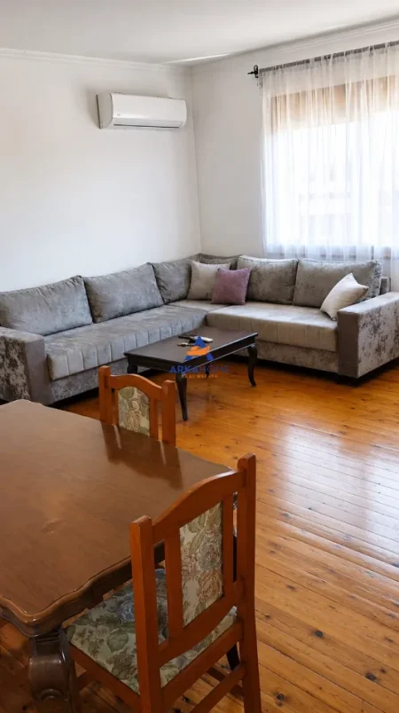 Tirane, jepet me qera apartament 2+1+Ballkon Kati 4, 100 m² 482 € 