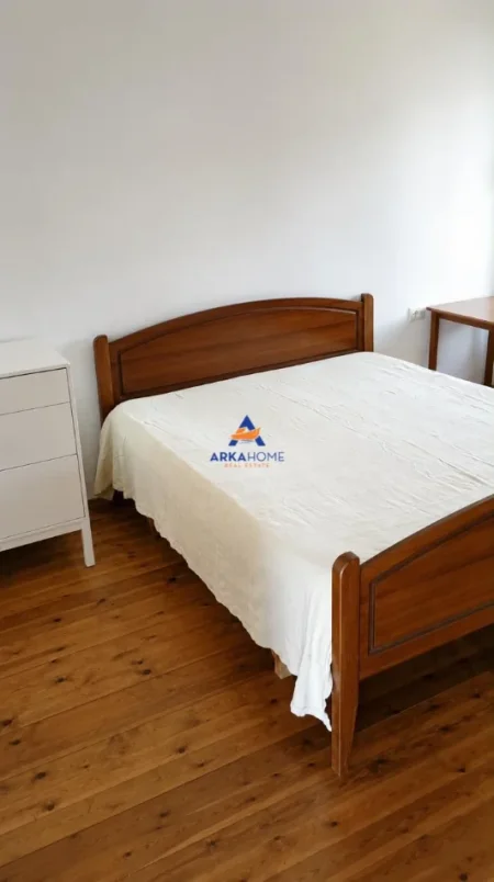 Tirane, jepet me qera apartament 2+1+Ballkon Kati 4, 100 m² 482 € 